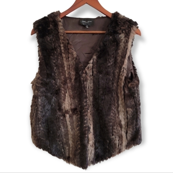 Romeo & Juliet Couture Faux Fur  Soft Brown Vest Size Small - Picture 15 of 15